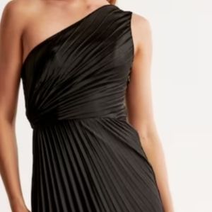Abercrombie one shoulder pleated maxi dress